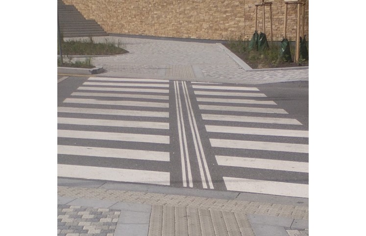 Vodorovné značení Slepecké vodící pruhy Vodorovné značení Slepecké vodící pruhy