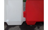 Plastové svodidlo - červené