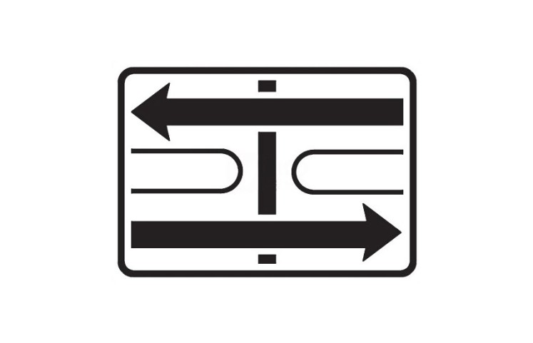 Dopravní značka E2c - Tvar křižovatky Dopravní značka E2c - Tvar křižovatky