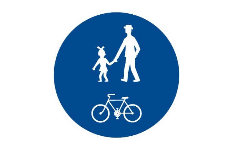 Dopravní značka C9a - Stezka pro chodce a cyklisty Dopravní značka C9a - Stezka pro chodce a cyklisty