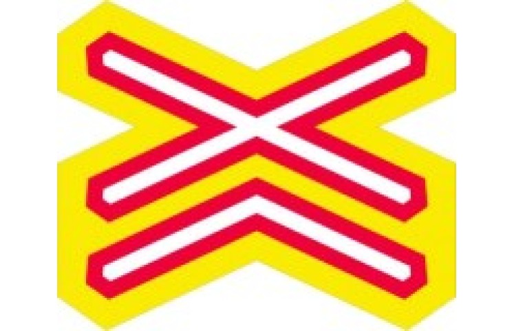 Doravní značka A32d - Výstražný kříž pro železniční přejezd vícekolejný