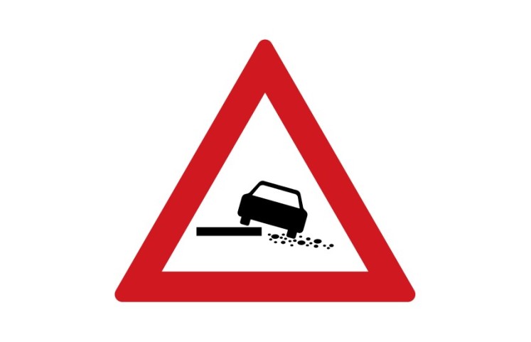 Dopravní značka A28 - Nebezpečná krajnice Dopravní značka A28 - Nebezpečná krajnice