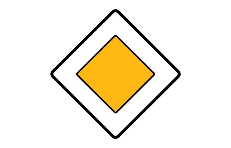 Dopravní značka P2 - Hlavní pozemní komunikace Dopravní značka P2 - Hlavní pozemní komunikace