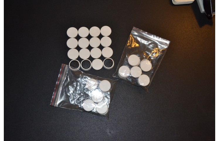 Magnety bílé
